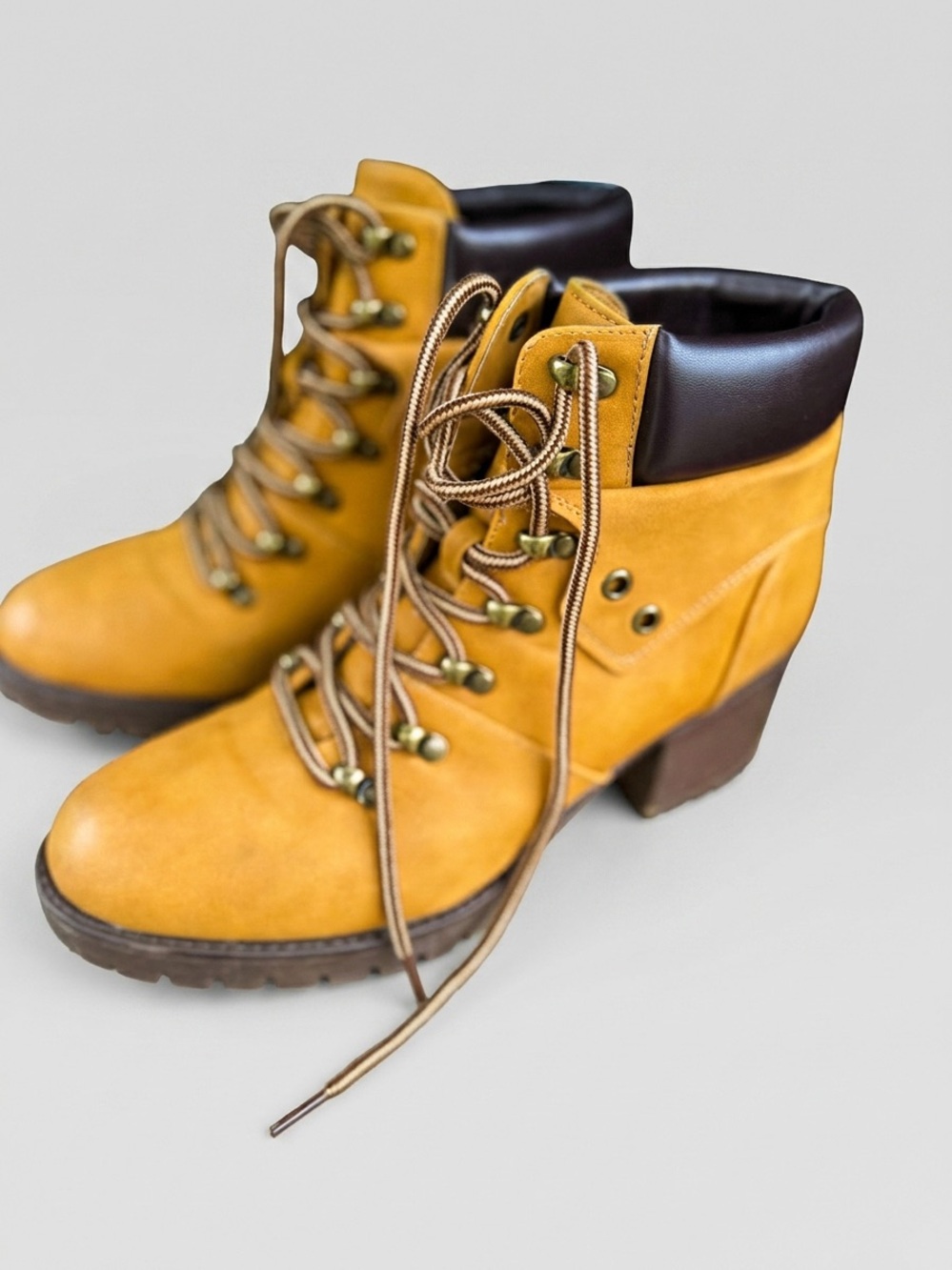 Maurices Tan Lace Up Heeled Combat Hiking Boots Size 6 Block Heel Ankle Boots‎